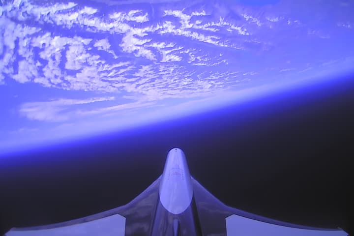 Pilot cam view from Aurora as it reaches 82,500 ft