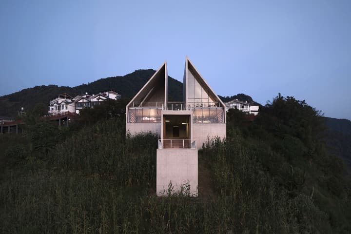 Merging architecture and Landscape: The Nujiang Grand Canyon Bookstore