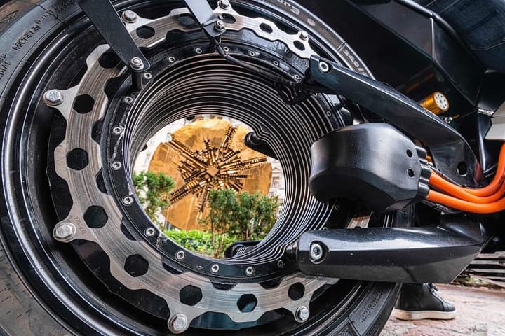 Donut Labs is stepping out with Verge Motorcycles' unique hollow motor