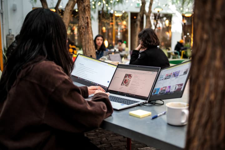 The S2 is claimed to have much sturdier hinges than other fold-out monitor systems, plus it doesn't require magnets or anything else to be applied to the laptop