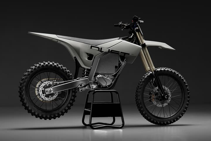 The Dust Moto Hightail weighs 220 pounds in total