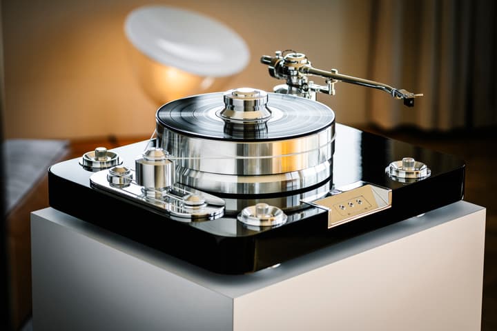 The Signature 12.2 looks stunning, and includes Pro-Ject's latest high-end technologies to ensure its flagship turntable passes audiophile muster