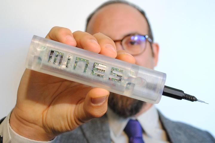 The battery-powered device contains propofol-detecting sensors in its needle, along with data-processing electronics in its main body