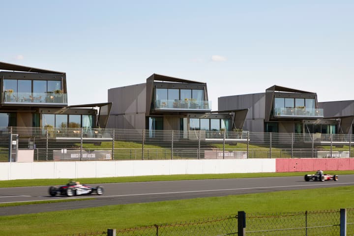 Some of Escapade Silverstone's homes are a mere 12 m (40 ft) away from the iconic Silverstone racetrack