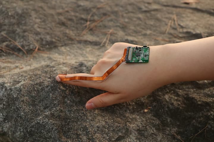 The prototype wearable is used by both senders and receivers