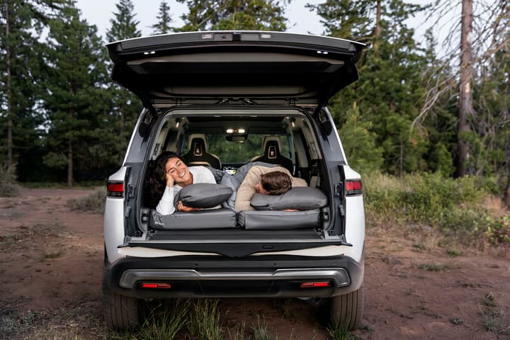 Turning the Rivian R1S e-AWD SUV into a light camper