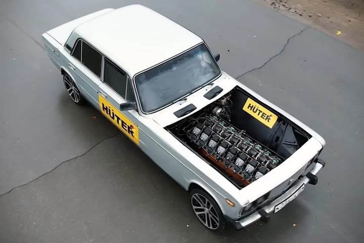 The custom Lada is built around a 16-cylinder, 928-cc engine that generates 72 horsepower